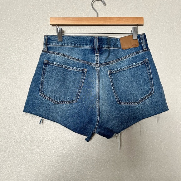 Boyfriend Style Cuttof Short - Picture 3 of 4